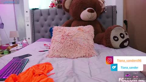 Snapshot of tiana_sanders chatting on 02-19-25, 04:23 TATIANA online show from 02-19-25, 04:23