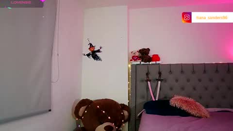 Snapshot of tiana_sanders chatting on 10-30-25, 02:35 TATIANA online show from 10-30-25, 02:35