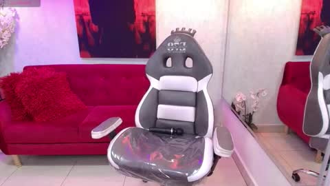 Tiara  online show from 03-17-26, 08:01