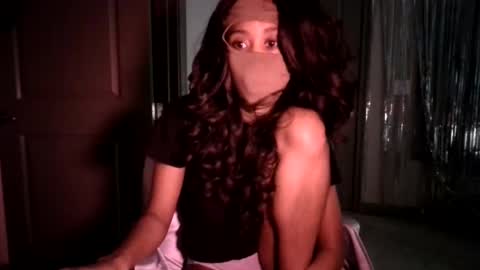 Snapshot of tiaradarling chatting on 01-18-25, 11:00 Tiara online show from 01-18-25, 11:00