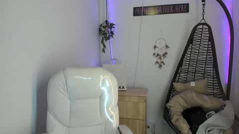 Snapshot of tiarha_ chatting on 12-30-24, 04:42 Tiarha online show from 12-30-24, 04:42