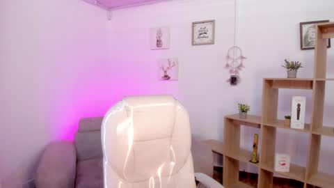 Snapshot of tiarha_ chatting on 02-18-25, 07:43 Tiarha online show from 02-18-25, 07:43