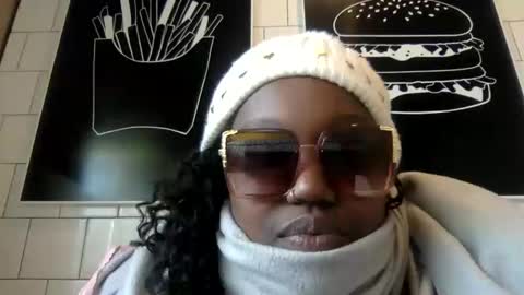 Snapshot of tierrahenri chatting on 01-07-25, 03:02 Tierra Henri online show from 01-07-25, 03:02