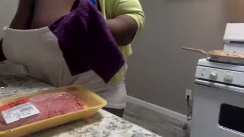 Snapshot of tierrahenri chatting on 01-24-25, 09:05 Tierra Henri online show from 01-24-25, 09:05