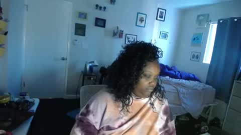 Snapshot of tierrahenri chatting on 10-18-25, 04:52 Tierra Henri online show from 10-18-25, 04:52
