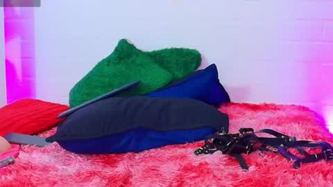Snapshot of tifanny_nails chatting on 04-22-26, 01:12 Tifanny Nails online show from 04-22-26, 01:12