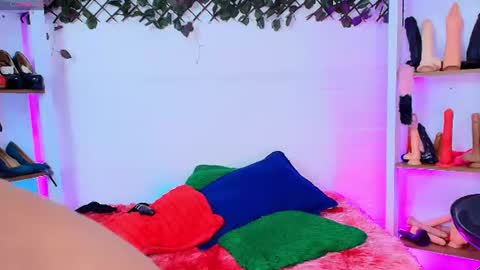 Snapshot of tifanny_nails chatting on 06-15-26, 06:21 Tifanny Nails online show from 06-15-26, 06:21