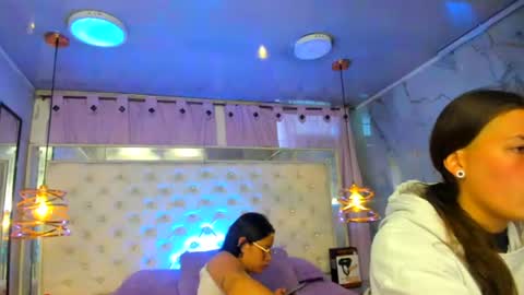 Tifanny y Vale online show from 07-10-26, 12:19