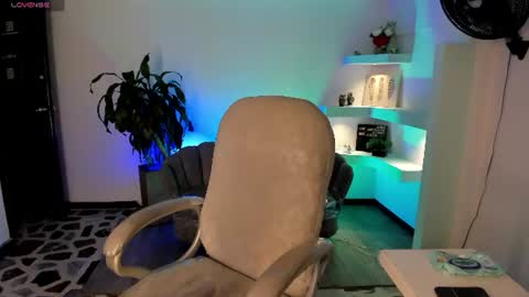 Snapshot of tifanywhite1_ chatting on 07-25-26, 04:32 online show from 07-25-26, 04:32