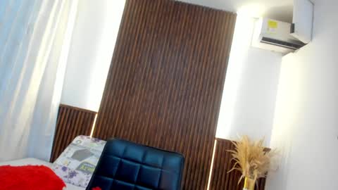 Tiffany online show from 01-24-25, 04:37