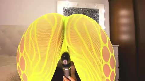 Snapshot of tiffanny_quinn chatting on 09-20-25, 04:02 Tiff online show from 09-20-25, 04:02