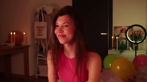 Snapshot of tiffantasy chatting on 11-24-25, 11:37 Im here on Fridays Saturdays Sundays online show from 11-24-25, 11:37