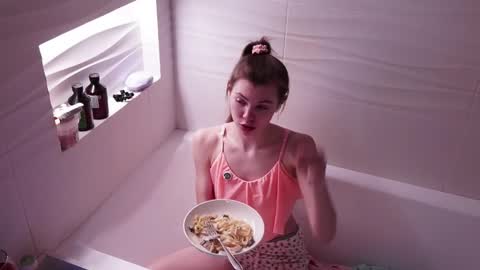 Im here on Fridays Saturdays Sundays  online show from 03-05-26, 08:16