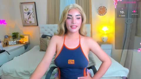 Snapshot of tiffany_cams chatting on 10-23-25, 02:16 Tiffany online show from 10-23-25, 02:16