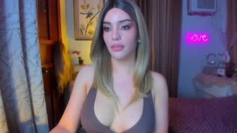 Snapshot of tiffany_cams chatting on 07-08-26, 12:20 Tiffany online show from 07-08-26, 12:20