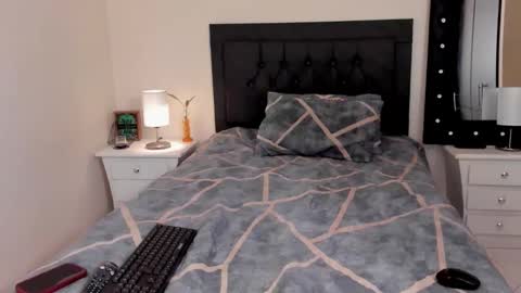 Snapshot of tiffany_cooper06 chatting on 09-24-25, 08:34 VAL online show from 09-24-25, 08:34