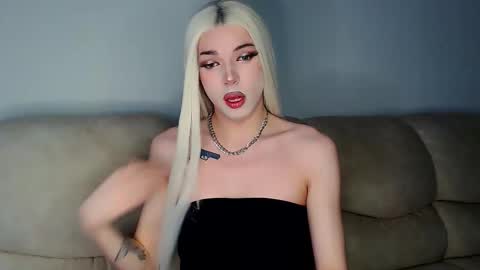 Snapshot of tiffany_smitch chatting on 11-09-25, 06:23 Tif online show from 11-09-25, 06:23