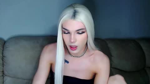 Snapshot of tiffany_smitch chatting on 11-21-25, 11:42 Tif online show from 11-21-25, 11:42