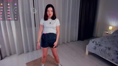 Snapshot of tiffanyfirth chatting on 01-11-26, 04:34 Veronika online show from 01-11-26, 04:34