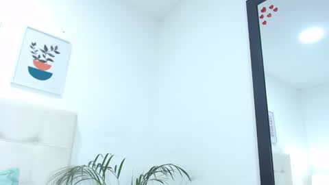 Snapshot of tiffanyfox_1 chatting on 02-25-25, 12:03 Tifanny Fox online show from 02-25-25, 12:03