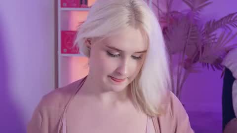 Snapshot of tiffanyjons chatting on 03-12-26, 05:41 tiffanyjons online show from 03-12-26, 05:41