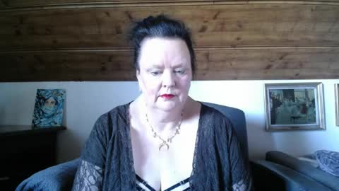 Snapshot of tiffanymature chatting on 04-25-26, 03:31 TiffanyMature online show from 04-25-26, 03:31
