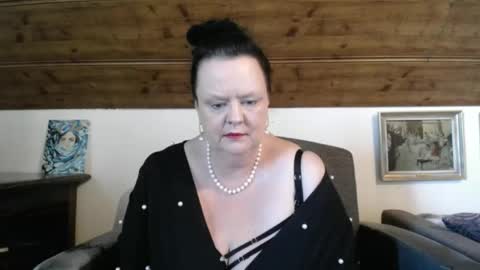 Snapshot of tiffanymature chatting on 04-27-26, 02:59 TiffanyMature online show from 04-27-26, 02:59