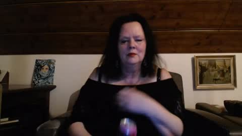 Snapshot of tiffanymature chatting on 04-28-26, 08:14 TiffanyMature online show from 04-28-26, 08:14