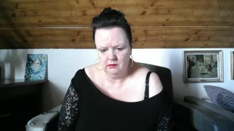 Snapshot of tiffanymature chatting on 04-29-26, 08:18 TiffanyMature online show from 04-29-26, 08:18
