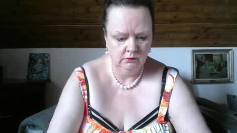Snapshot of tiffanymature chatting on 05-08-26, 07:14 TiffanyMature online show from 05-08-26, 07:14