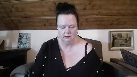 Snapshot of tiffanymature chatting on 05-19-26, 07:15 TiffanyMature online show from 05-19-26, 07:15