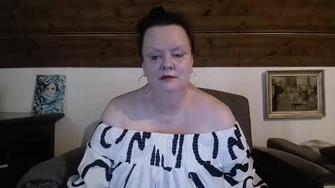 Snapshot of tiffanymature chatting on 05-21-26, 07:26 TiffanyMature online show from 05-21-26, 07:26