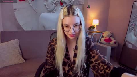 tiffanypeach online show from 03-25-26, 01:28