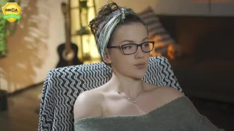 tiffanyriox online show from 04-18-26, 12:36