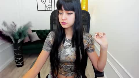 tiffanyyoun online show from 01-18-26, 04:16