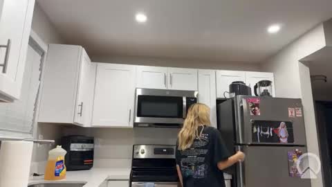 Tiffstreatsxoxo online show from 10-10-25, 11:42