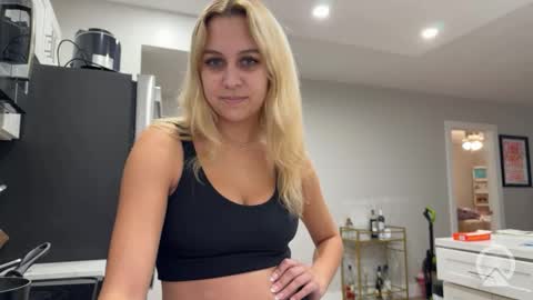 Tiffstreatsxoxo online show from 10-11-25, 05:33