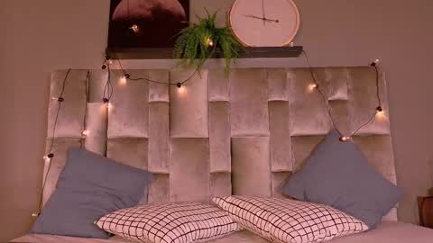 Snapshot of tiffvalentinee_ chatting on 10-13-25, 03:17 Tiffany online show from 10-13-25, 03:17