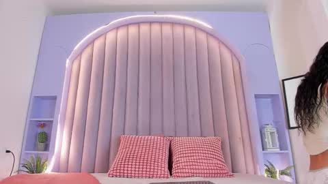 Snapshot of tiffvalentinee_ chatting on 10-18-25, 08:42 Tiffany online show from 10-18-25, 08:42