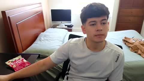 Snapshot of tightncuteass chatting on 09-11-25, 02:50 Camilo online show from 09-11-25, 02:50