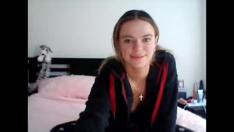 Snapshot of tilylove chatting on 05-20-26, 11:44 Tily Love online show from 05-20-26, 11:44