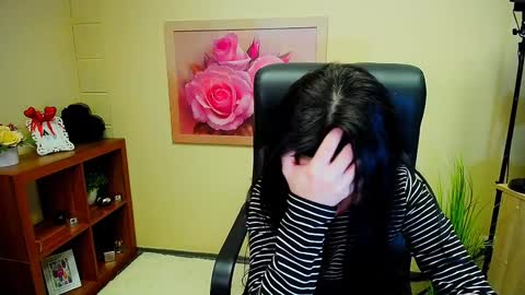 Luisa online show from 12-27-24, 08:56