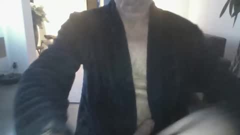 Snapshot of times20 chatting on 10-24-25, 05:15 times20 online show from 10-24-25, 05:15