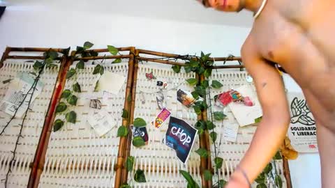 Snapshot of timewith_sebas chatting on 12-18-24, 01:34 salem online show from 12-18-24, 01:34