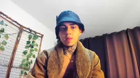 Snapshot of timewith_sebas chatting on 01-27-25, 02:31 salem online show from 01-27-25, 02:31