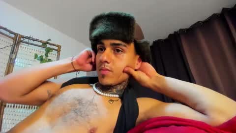 Snapshot of timewith_sebas chatting on 03-12-25, 01:25 salem online show from 03-12-25, 01:25