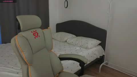 Mia online show from 03-30-26, 01:45