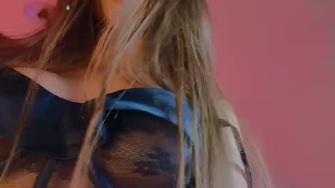 Snapshot of tina_akira chatting on 10-23-25, 06:06 Helen online show from 10-23-25, 06:06