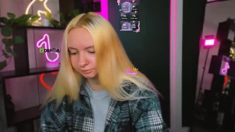 tina_golden1 online show from 04-01-26, 06:38