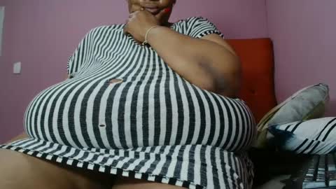 Snapshot of tinagiant chatting on 06-26-26, 09:46 tinagiant online show from 06-26-26, 09:46